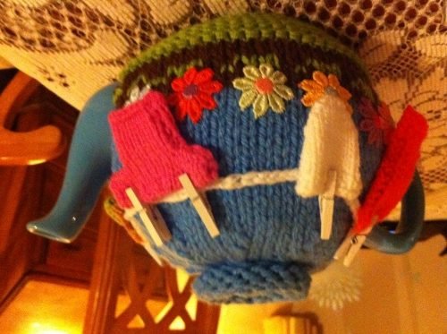 DUBAI OFFICIALS WARN AGAINST GOLD TEA… Tea pot cover